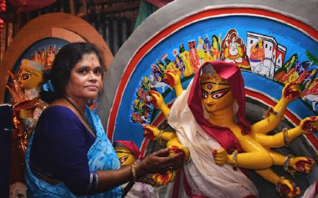 শ্রীরামকৃষ্ণের স্নেহধন্য অধর সেনের বাড়ির দুর্গা যায় চায়না পালের হাত ধরে