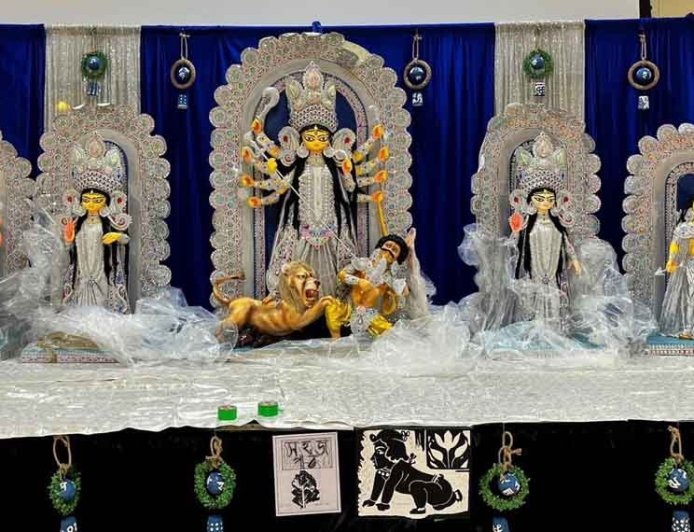 কমিউনিটি হল ভাড়া করে উইকএন্ডে পুজো, ঘর থেকে দূরে কানাডায় প্রবাসীরা পুজোর অপেক্ষায় 