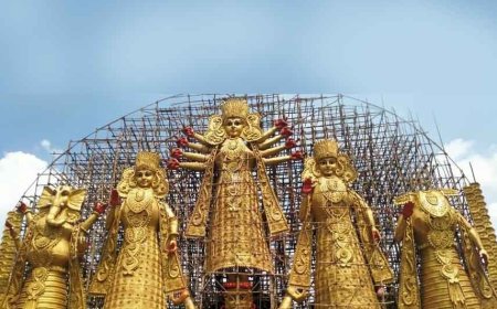 ৭৫ বছরে ১০০ ফুটের দুর্গা, মণ্ডপে থাকছে তিন প্রতিমা, জানেন কোথায়? 