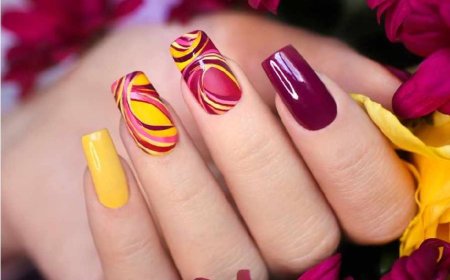 পুজোয় নখ সাজাতে চান? হরেক কায়দায় করুন এবারের ট্রেন্ডিং ‘নেল আর্ট’