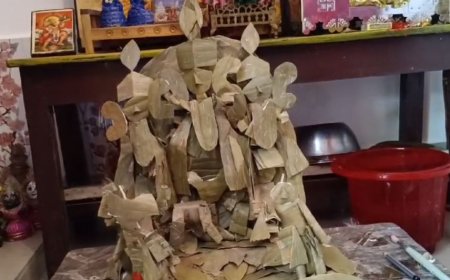 পুজোর মূল আকর্ষণ তেজপাতার তৈরি প্রতিমা, যা পুজো শেষে পাঠানো হবে গিনেস রেকর্ডের জন্য