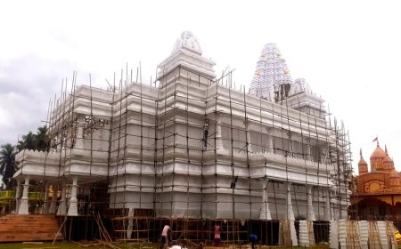 ডুয়ার্সের সবচেয়ে বড় পুজো মণ্ডপ, মাথা তুলছে আলিপুরদুয়ার শহরে