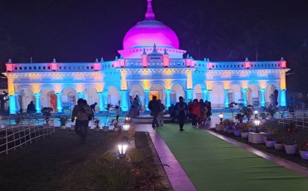 রাজ আমল থেকে একই কাঠামোতে গড়ে উঠছেন কোচবিহারের মদনমোহন ঠাকুর বাড়ির কাঠামিয়া দুর্গা