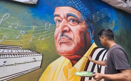 পুজোর মণ্ডপ যেন ছোট্ট অসম রাজ্য, 'জাপি' সংস্কৃতির ছোঁয়ায় সেজে উঠেছে মুহুরিপাড়া