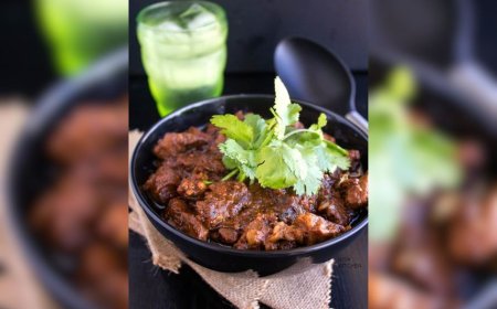 নবমীর দুপুরে সাদা পোলাও দিয়ে লাল মটন কোর্মা পাতে থাকলে জমে যাবে, জেনে নিন কীভাবে বানাবেন 