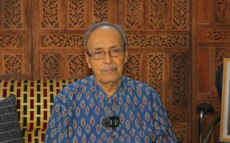 পাগল নাকি! পুজোয় পাঠকদের আমি কী বার্তা দেব, ওরাই আমাকে বার্তা দেয়: শীর্ষেন্দু মুখোপাধ্যায়