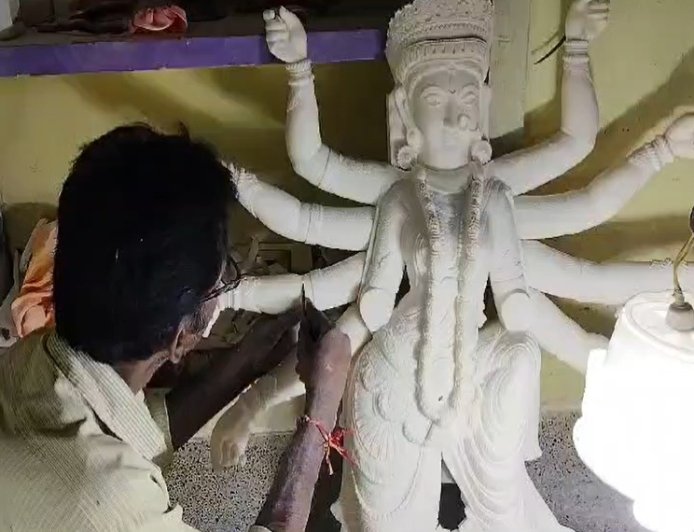 কোরিয়ান মার্বেলের দুর্গা মূর্তি, মুর্শিদাবাদ থেকে পাড়ি দিচ্ছে আরব সাগরের পাড়ে